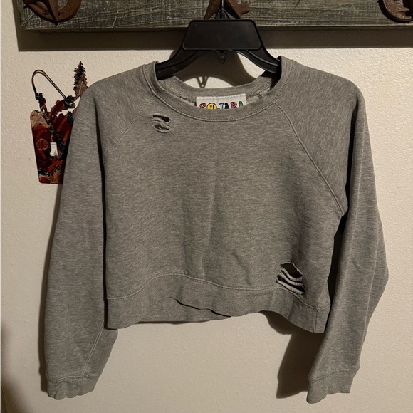 Gray Distressed Women's Top Sojara  size S with statement sequence lips on back - Picture 2 of 7